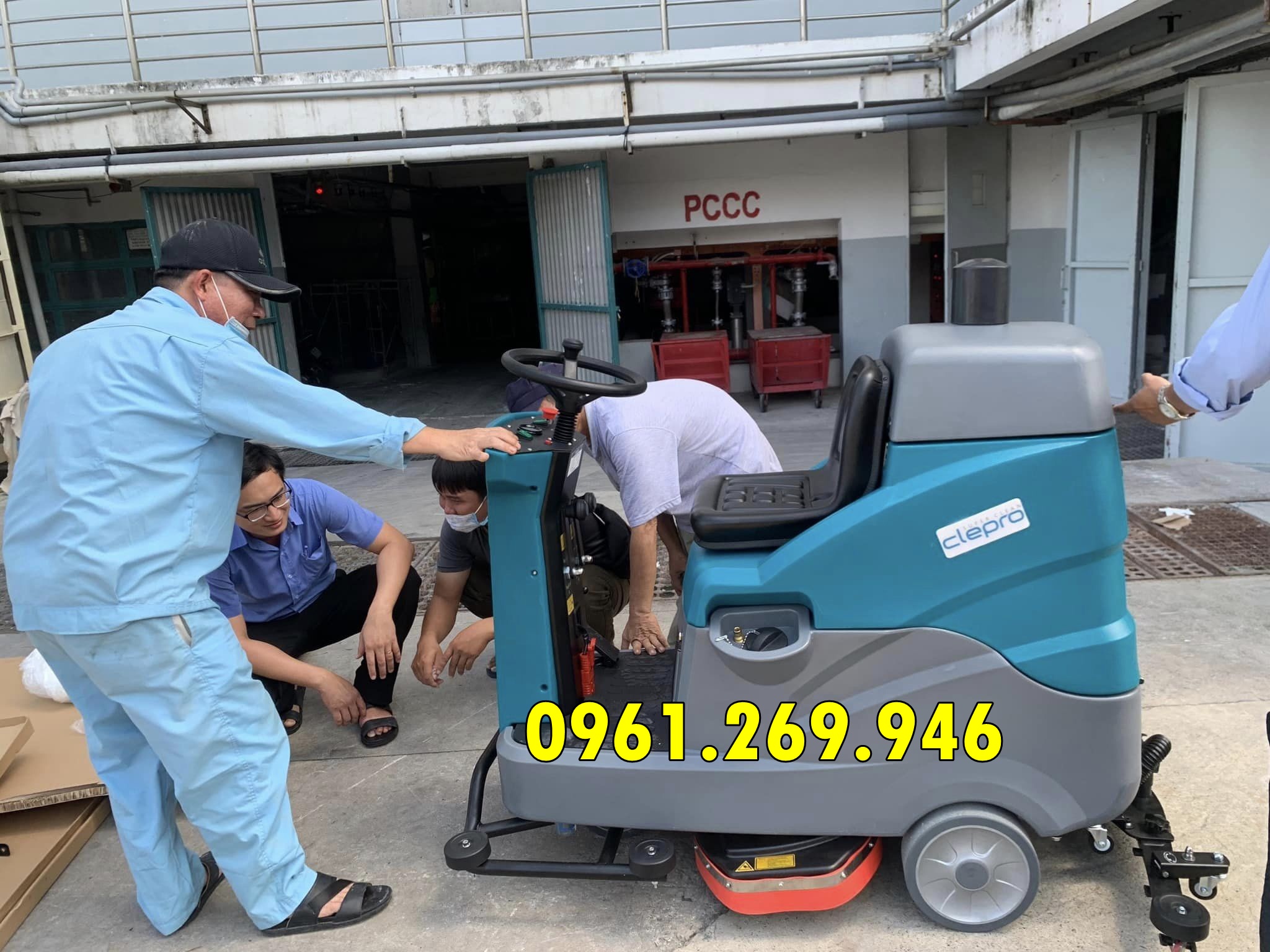 Máy chà sàn ngồi lái chạy acquy Clepro C100B