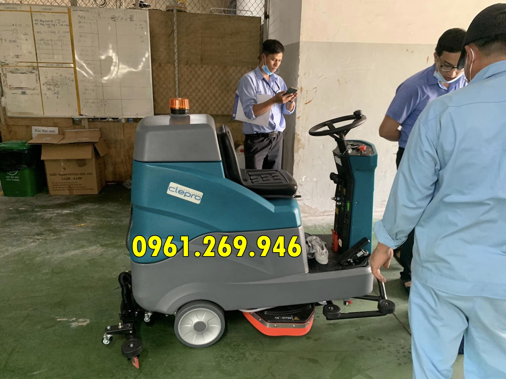 Máy chà sàn ngồi lái chạy acquy Clepro C100B