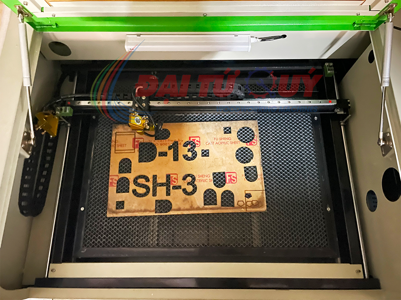 BÁN MÁY CẮT KHẮC LASER YH-604A GIÁ RẺ TẠI QUẬN 11