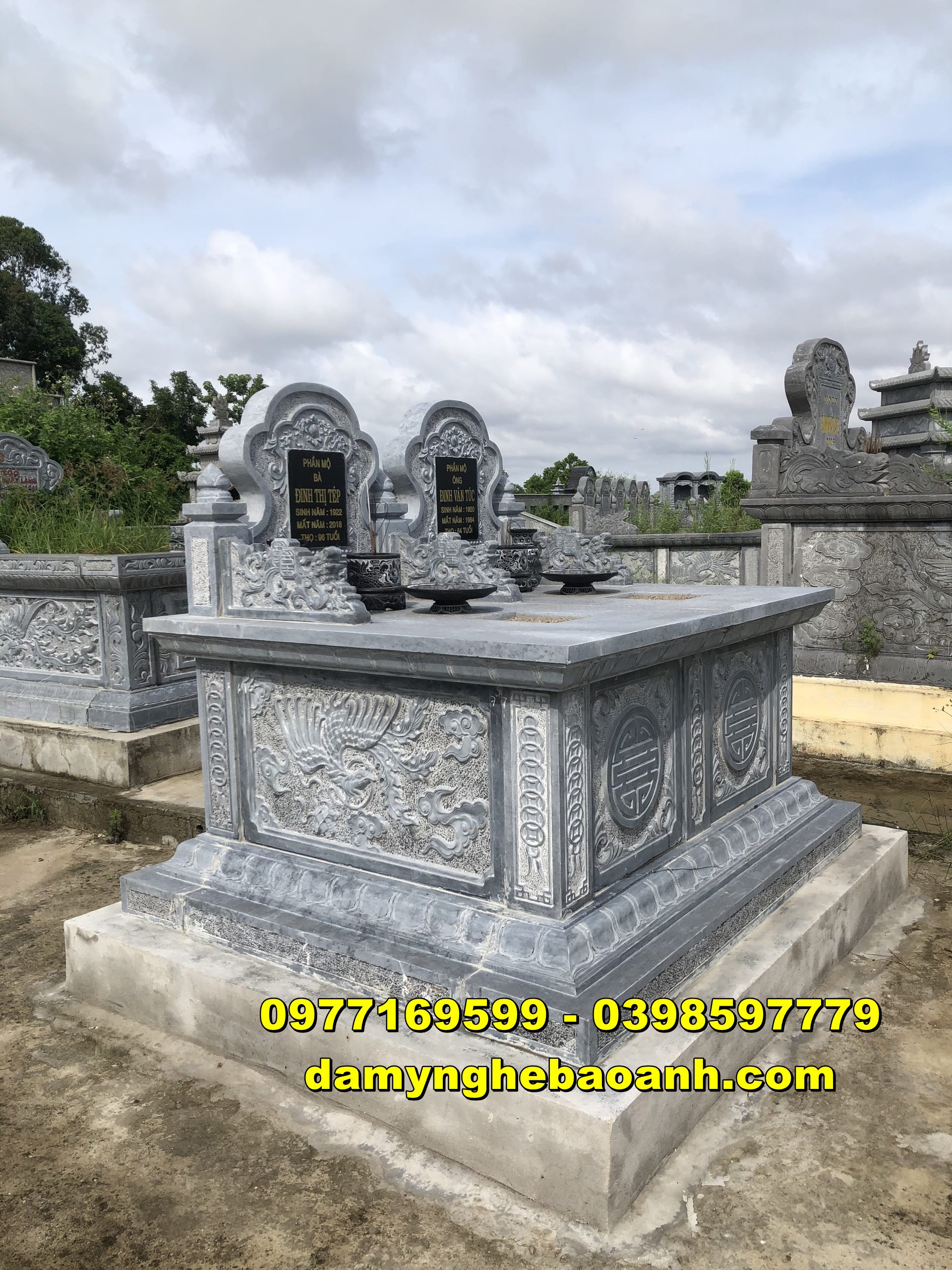 mẫu mộ bành đôi bằng đá xanh tự nhiên nguyên khối bán tại kiên giang a