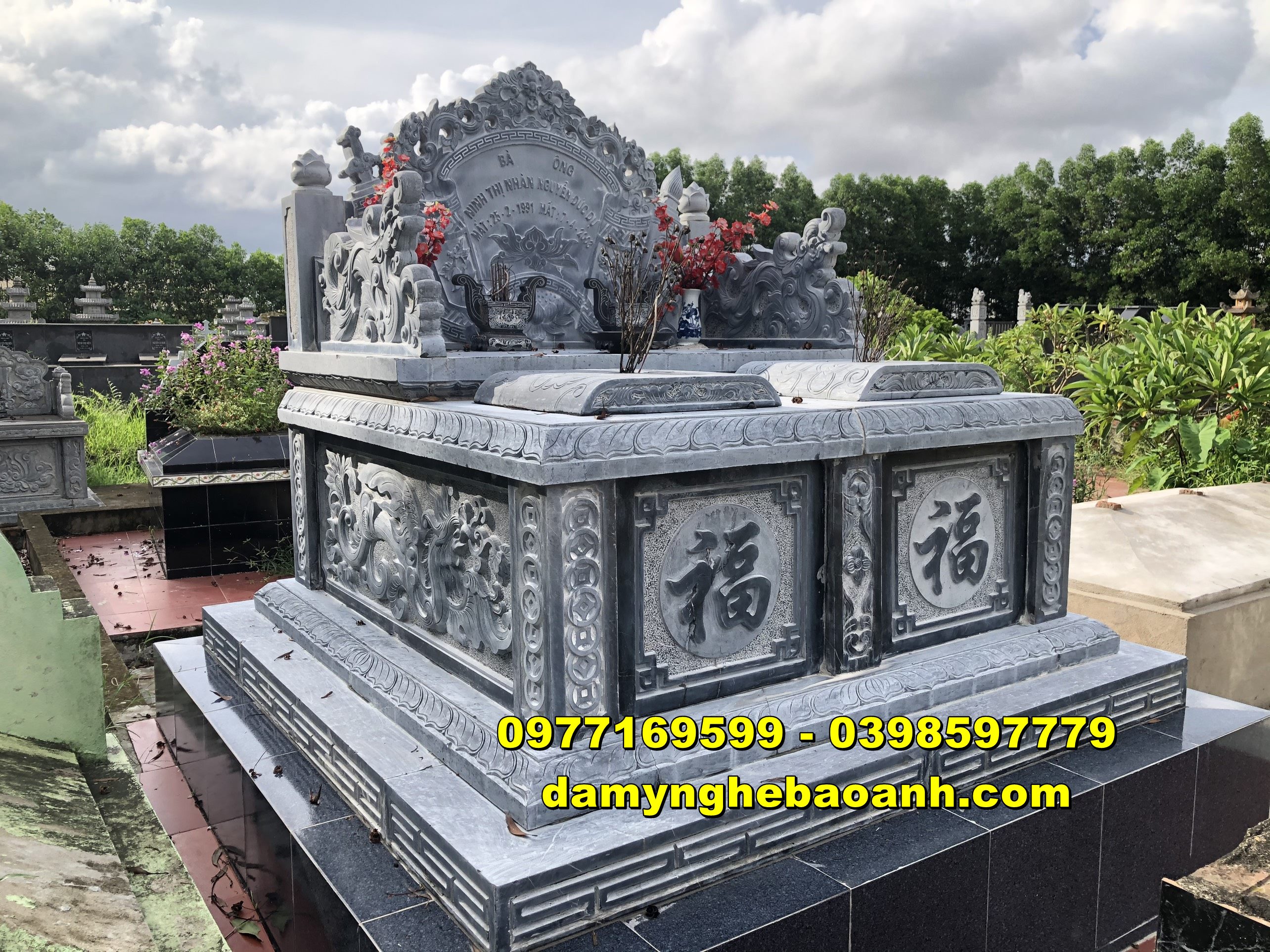 mẫu mộ bành đôi bằng đá xanh tự nhiên nguyên khối bán tại kiên giang a