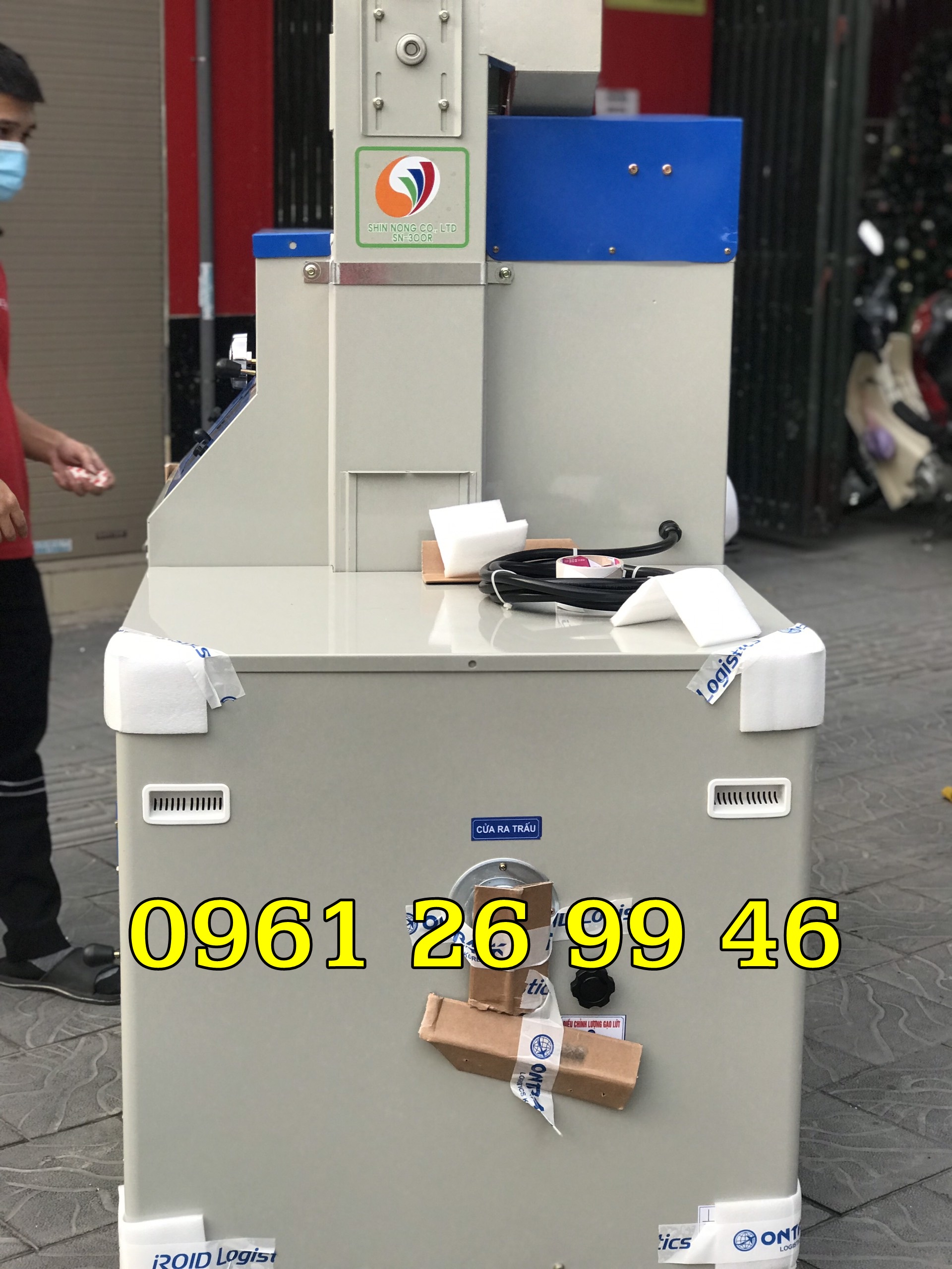 Máy xát gạo liên hoàn nhập khẩu Hàn Quốc Shinong SN300R tiêu hao thấp