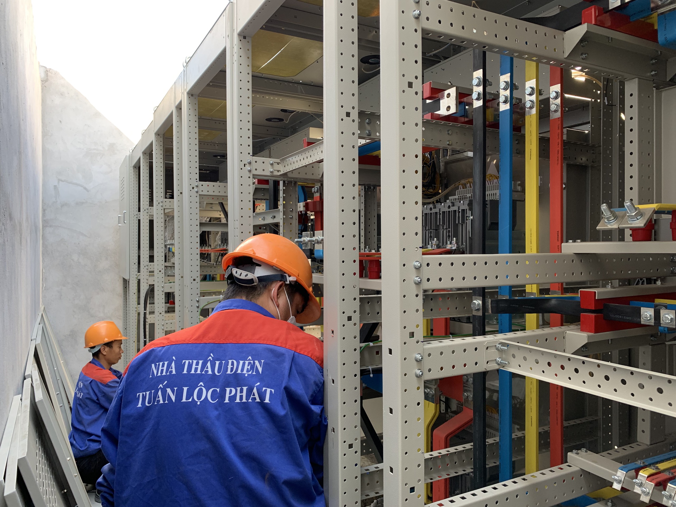 Lắp Đặt Tủ Điện Công Nghiệp Theo Yêu Cầu