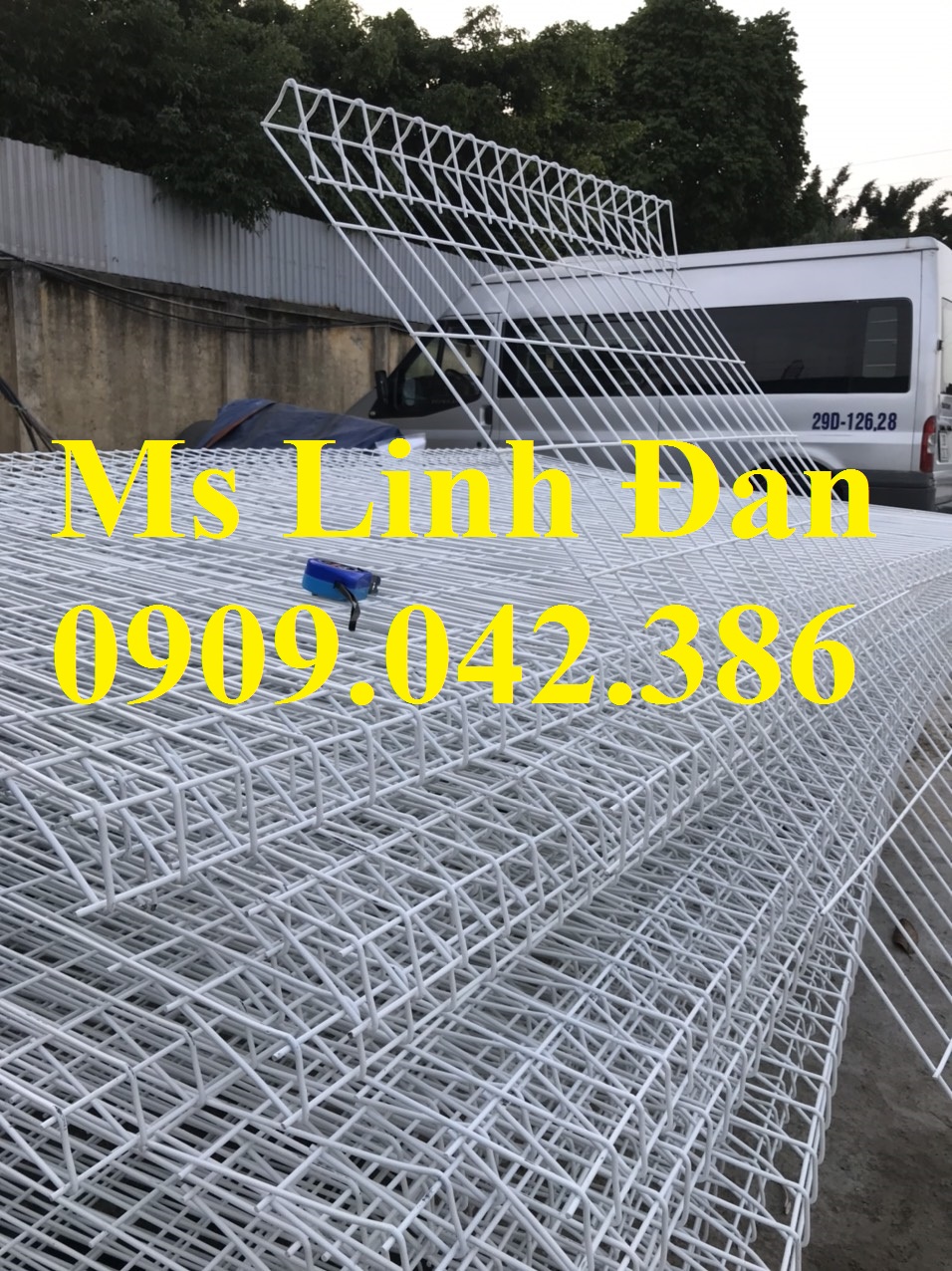 Lưới thép hàng rào mạ kẽm tam giác gập 2 đầu