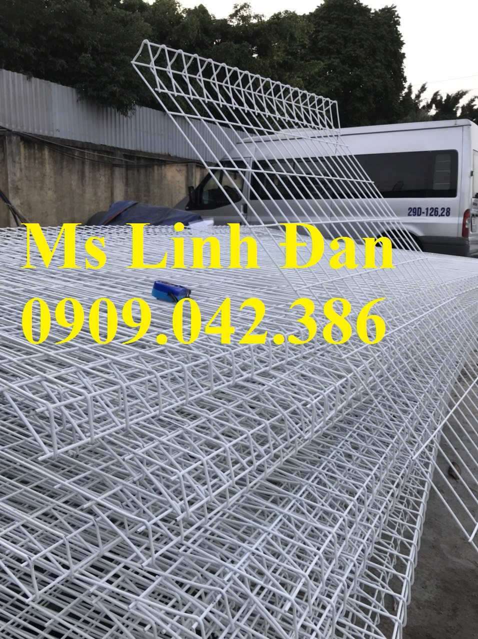 Lưới thép hàng rào mạ kẽm tam giác gập 2 đầu