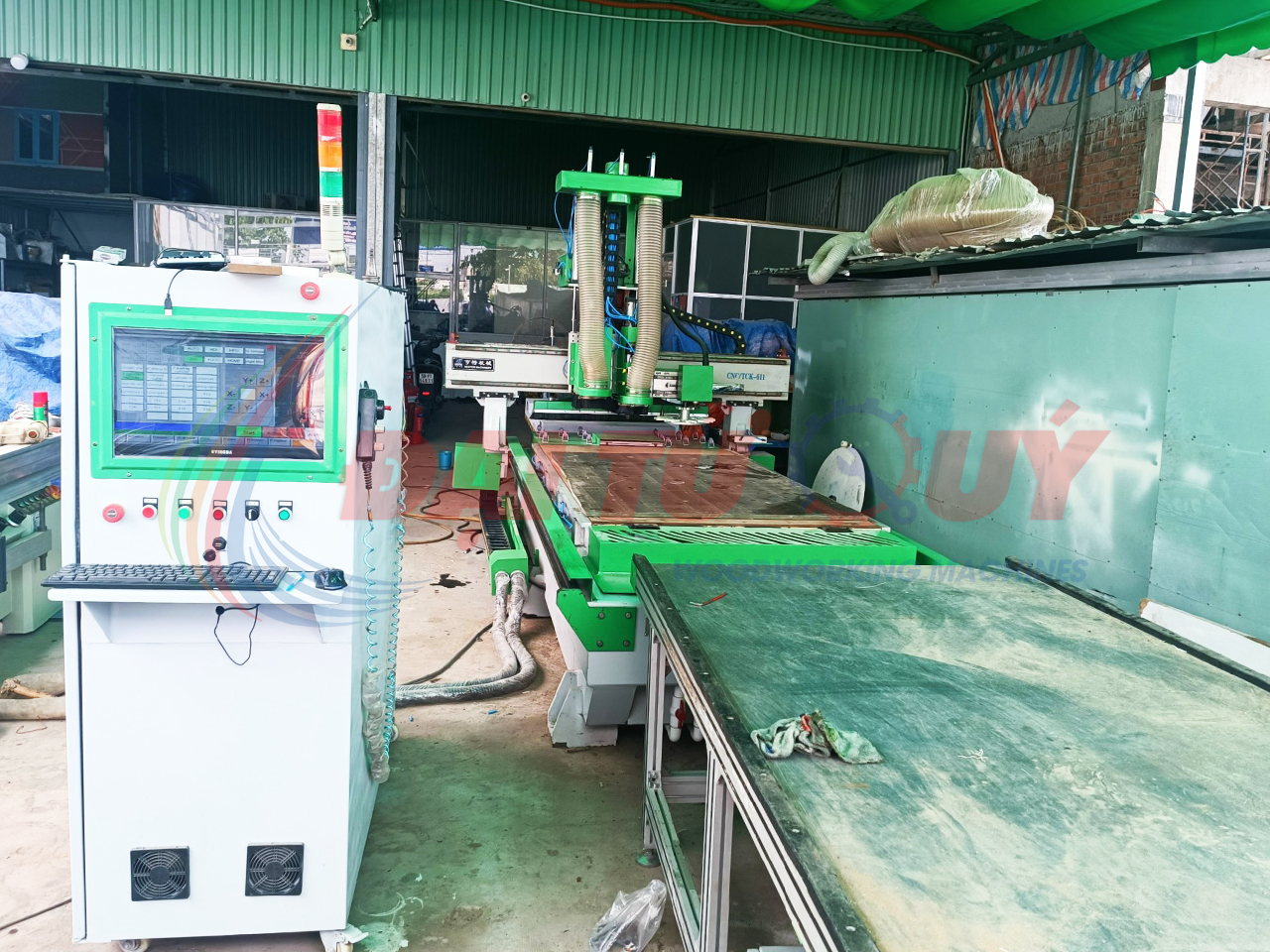 THANH LÝ MÁY CNC ROUTER 2 ĐẦU THAY DAO CŨ GIÁ TỐT TẠI QUẬN 12