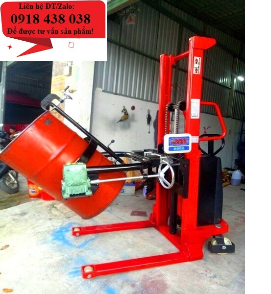 Xe nâng phuy: di chuyển và quay đổ phuy 0918438038
