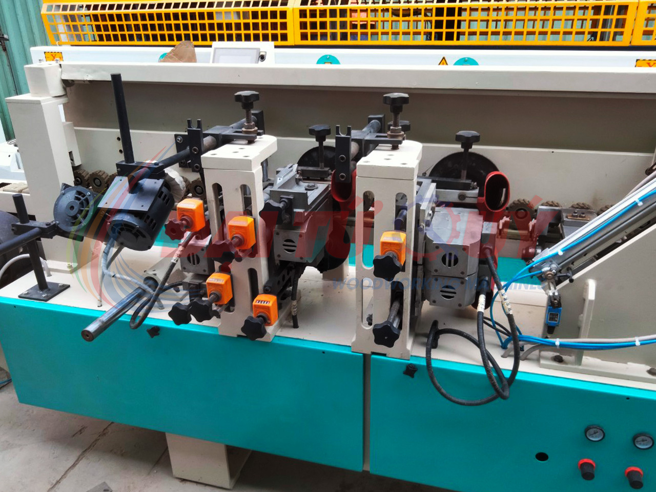 THANH LÝ MÁY DÁN CẠNH TỰ ĐỘNG EB-400 CŨ TỐT TẠI QUẬN GÒ VẤP