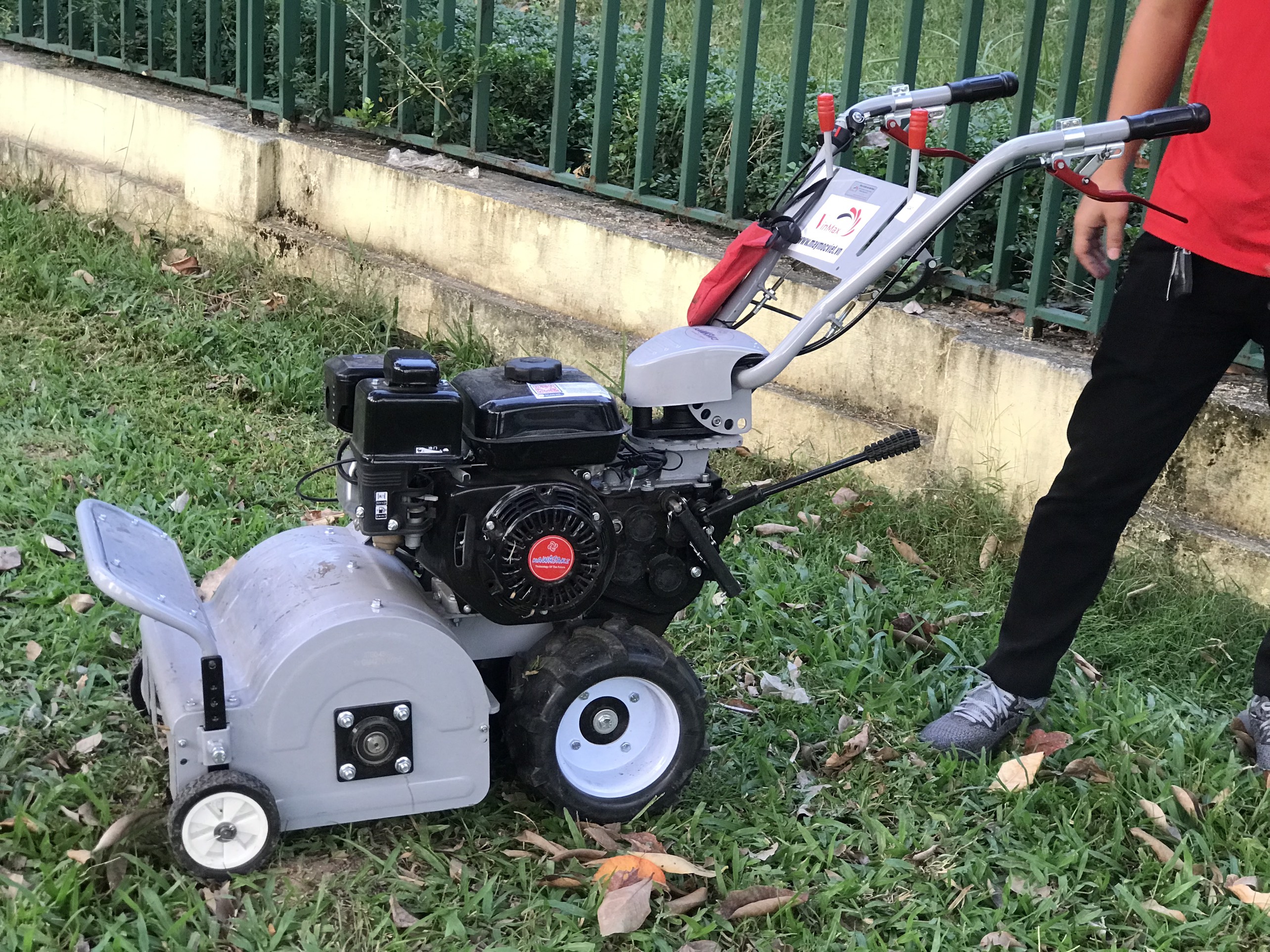 Máy cắt cỏ trục băm Kawasaki TB70 siêu khỏe