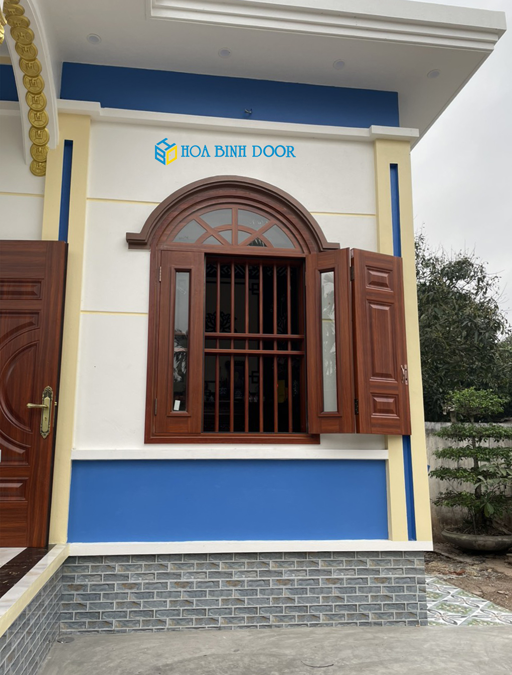 Cửa thép vân gỗ tại Bình Chánh -  Mẫu cửa chính 4 cánh, 2 cánh,.