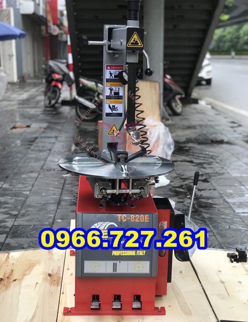 Máy ra vào lốp xe máy , xe tay ga TC820E