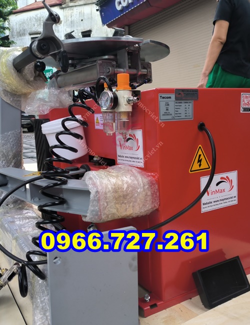 Máy ra vào lốp xe máy , xe tay ga TC820E