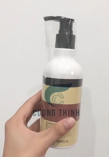 Màng co PVC ép cong bọc chai dầu gội, sữa tắm, chai có vòi...