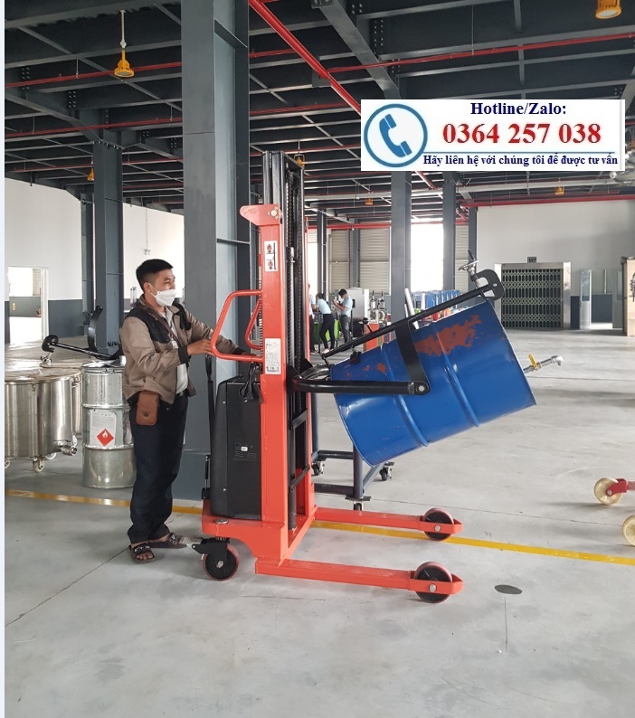 Xe nâng phuy, xe nâng quay đổ phuy bằng cơ và điện giá rẻ