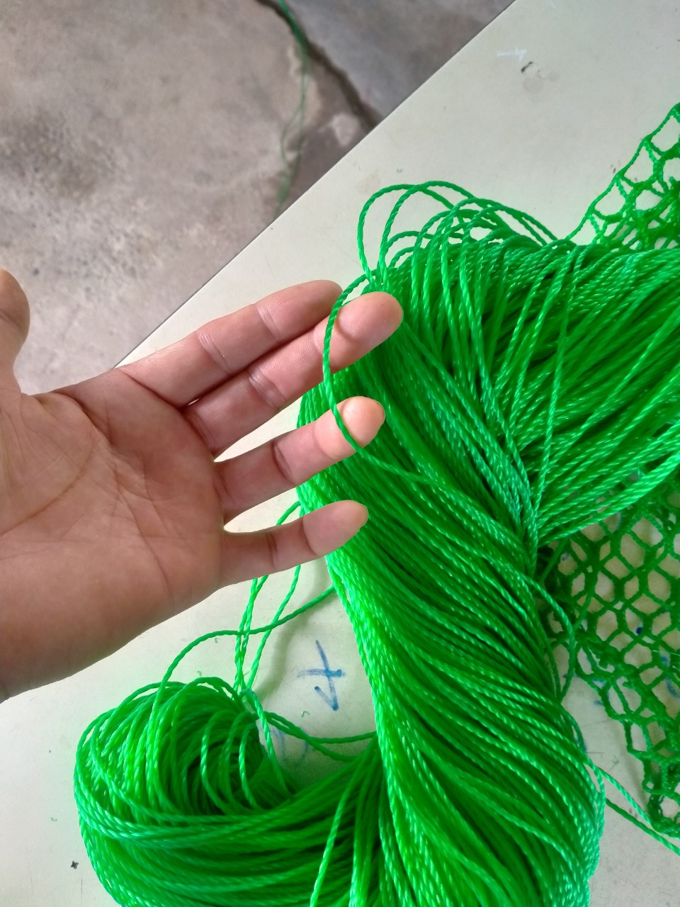 Chỉ khâu lưới bao che dùng để khâu và nối lưới