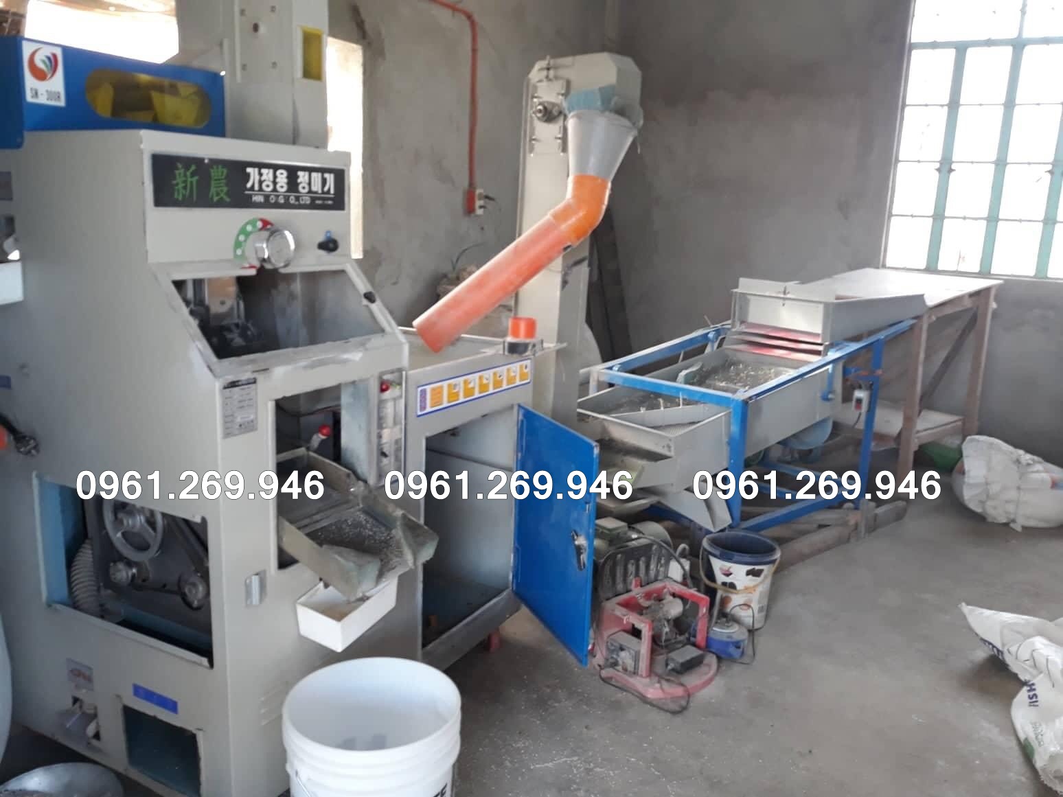 Máy xát gạo liên hoàn Hàn Quốc năng suất 300kg/giờ
