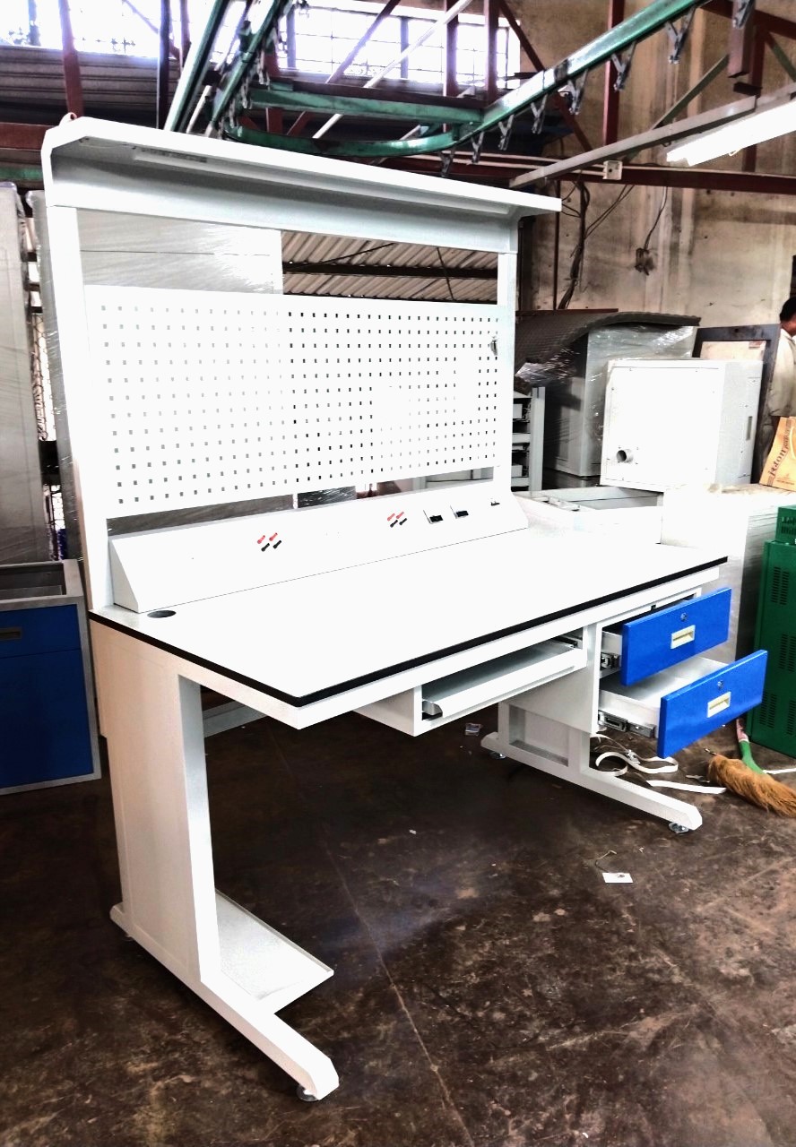 Bàn Thao Tác Cơ Khí Chống Tĩnh Điện Dành Cho Nhà Xưởng