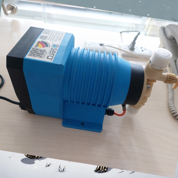 Bơm màng điện từ 2.4 L/h Loại C204.1, Điều khiển được - hãng SERA Đức