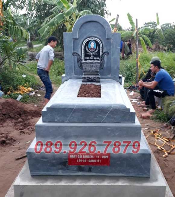 Mộ địa táng - An Giang bán sẵn mẫu mộ bằng đá nguyên khối xanh rêu