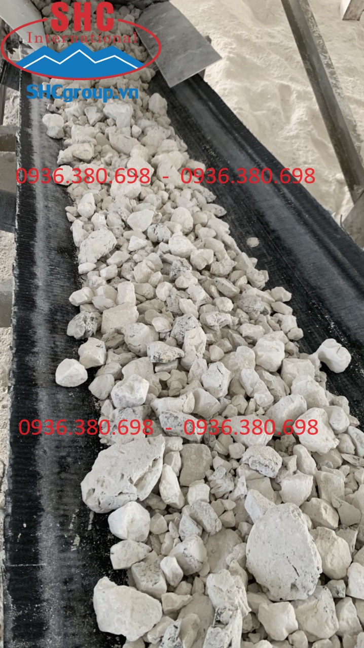 bên em cung cấp vôi cục bón vườn nông nghiệp , rắc ao vườn chuồng trại