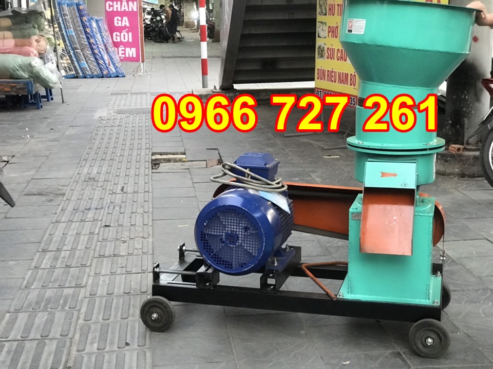 Máy ép cám viên trục đứng, nghiền ngô ốc cá thành cám viên