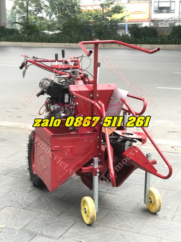 Máy thu hoạch ngô chạy dầu 12HP đề nổ tại Hòa Bình