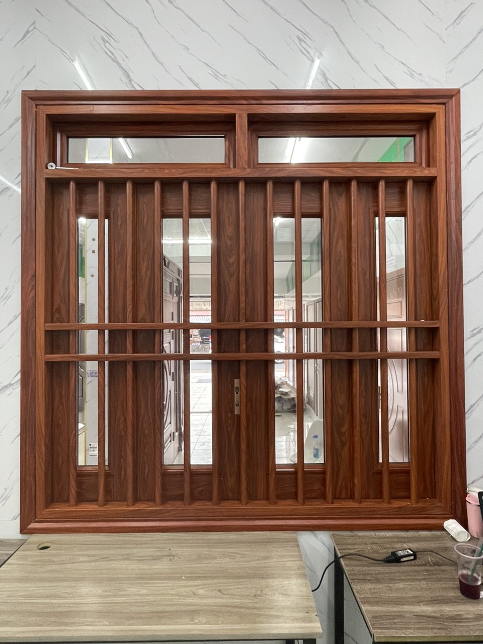 Mẫu cửa thép vân gỗ tại Thủ Đức- Cửa 4 cánh, cửa sổ,...