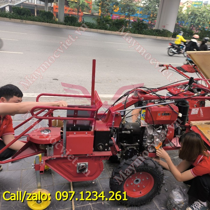 Máy thu hoạch ngô chạy dầu đề điện Kawasaki KW120D