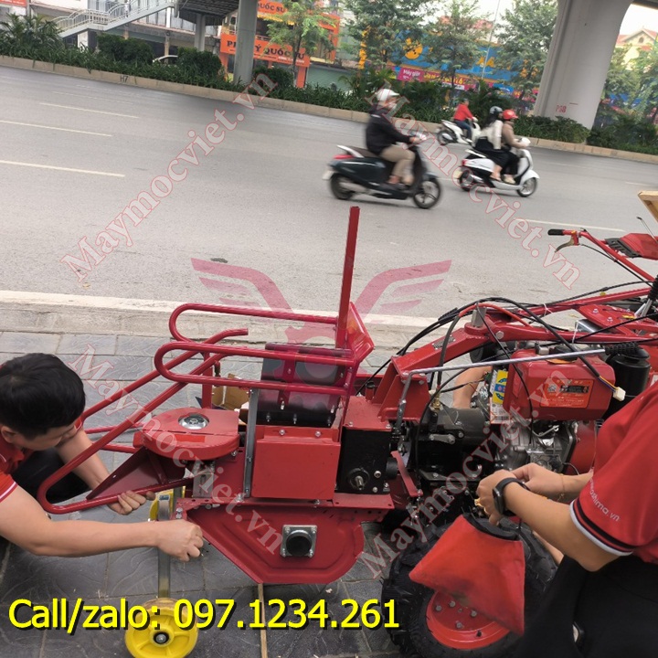 Máy thu hoạch ngô chạy dầu đề điện Kawasaki KW120D