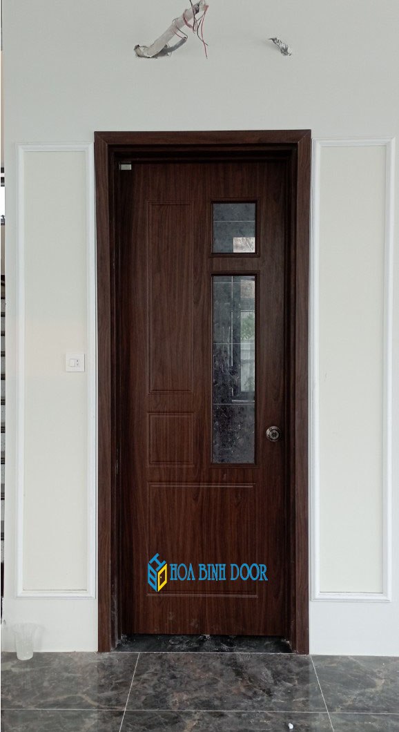 GIÁ CỬA NHỰA GIẢ GỖ TẠI DĨ AN - BÌNH DƯƠNG