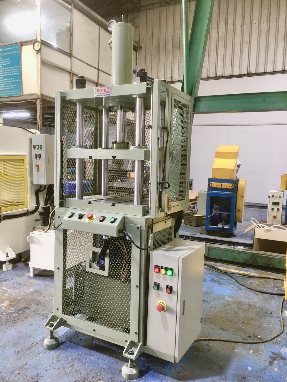 Bộ đôi máy ép thủy lực 4 trụ Rotec