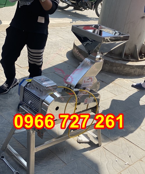 Máy nghiền bột dược liệu 15 búa Vinmax VMN3000