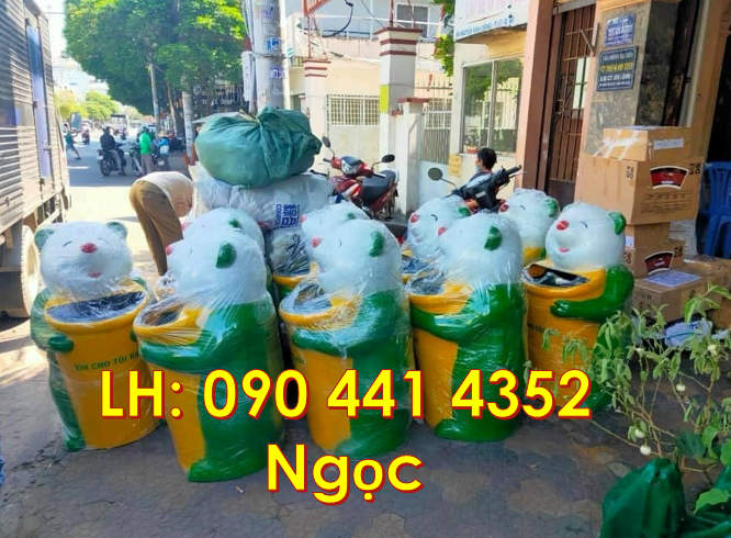 Bán thùng rác con vật màu sắc theo yêu cầu, thùng rác chim cánh cụt