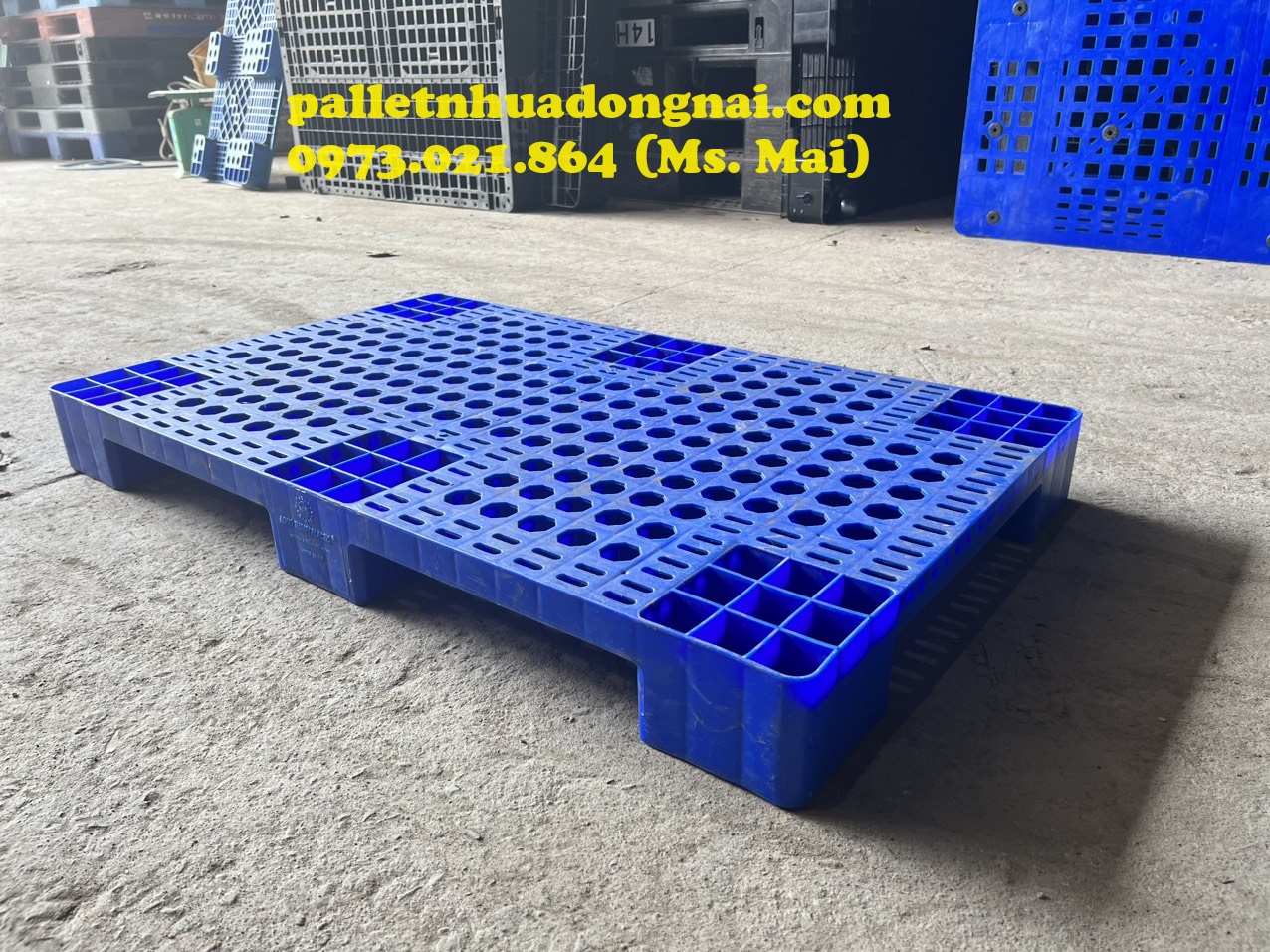 Bán pallet nhựa lót sàn giá rẻ, liên hệ 0973021864