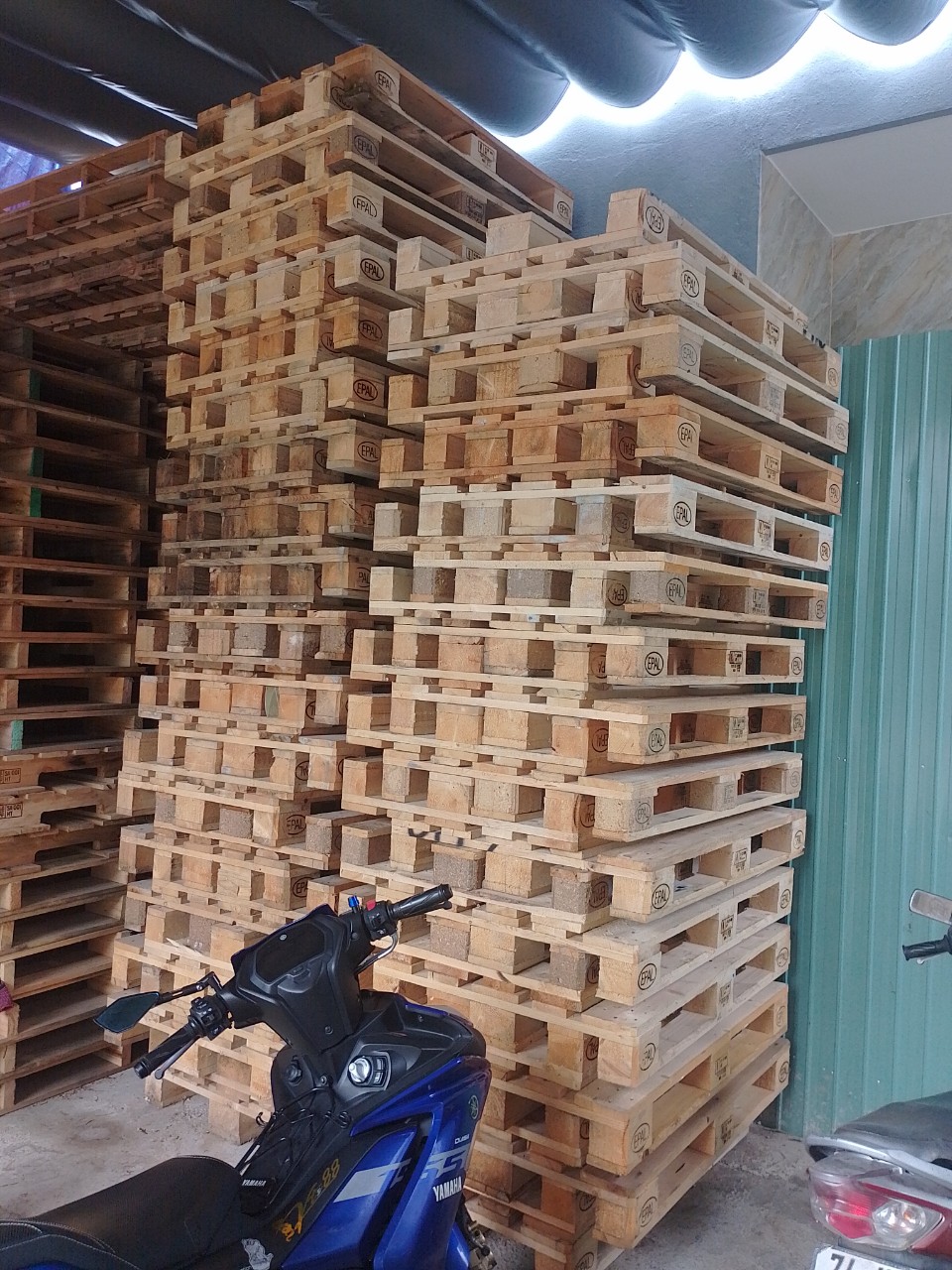 DECOR Go thong pallet nhap khau tai Đà Nẵng