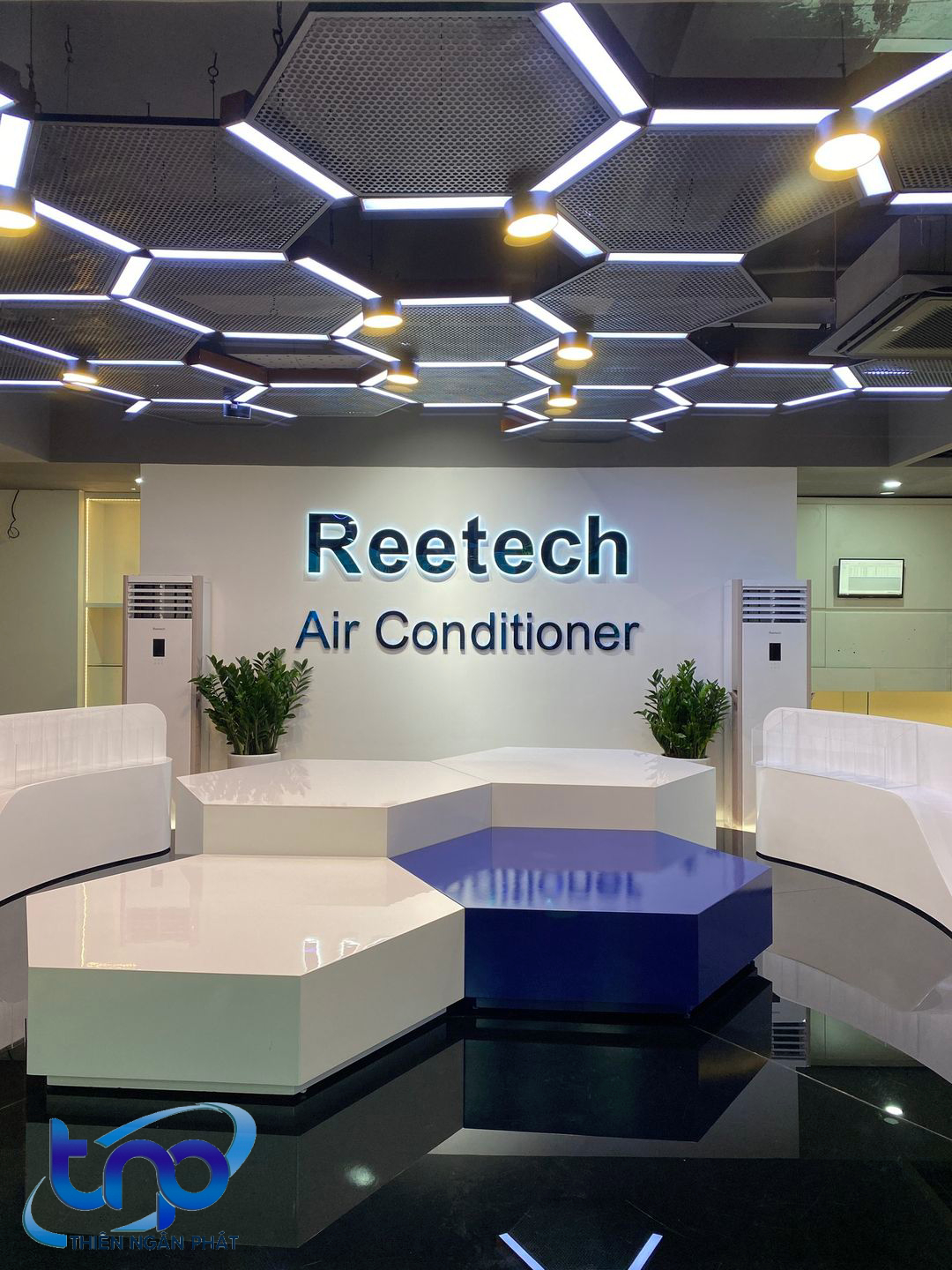 Máy lạnh tủ đứng Reetech với vẻ ngoài sang trọng bắt mắt