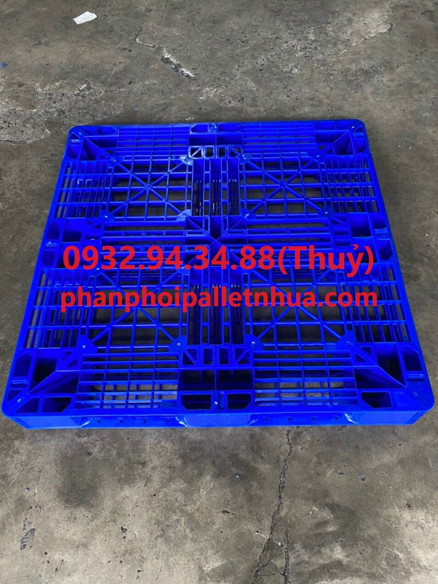 giá tấm pallet nhựa lót sàn bao nhiêu trên thị trường hiện nay