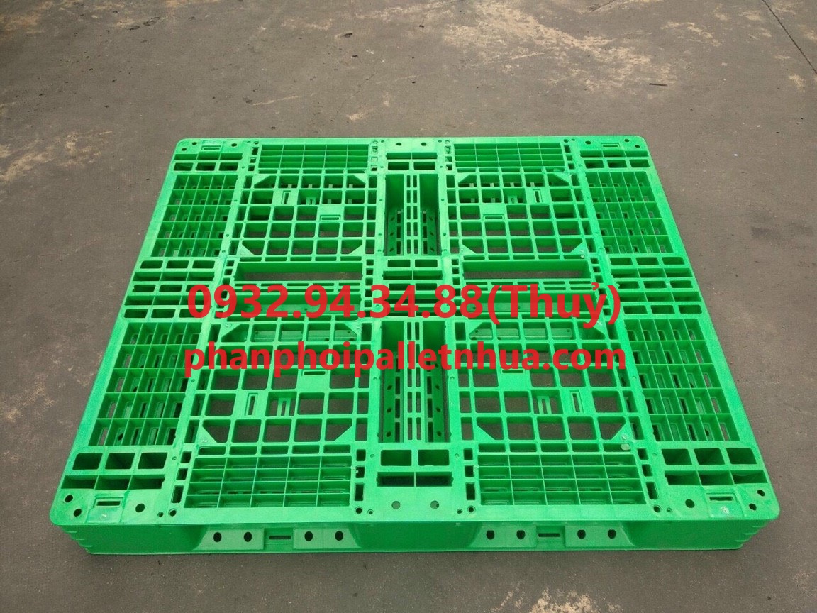 giá tấm pallet nhựa lót sàn bao nhiêu trên thị trường hiện nay