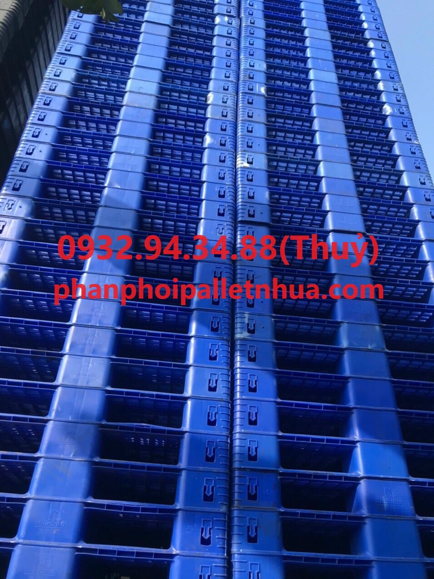 địa chỉ bán pallet nhựa chống tràn dầu uy tín giá rẻ