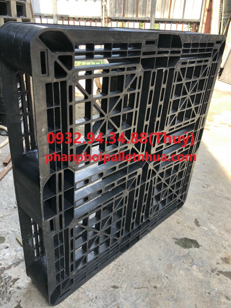 địa chỉ bán pallet nhựa chống tràn dầu uy tín giá rẻ