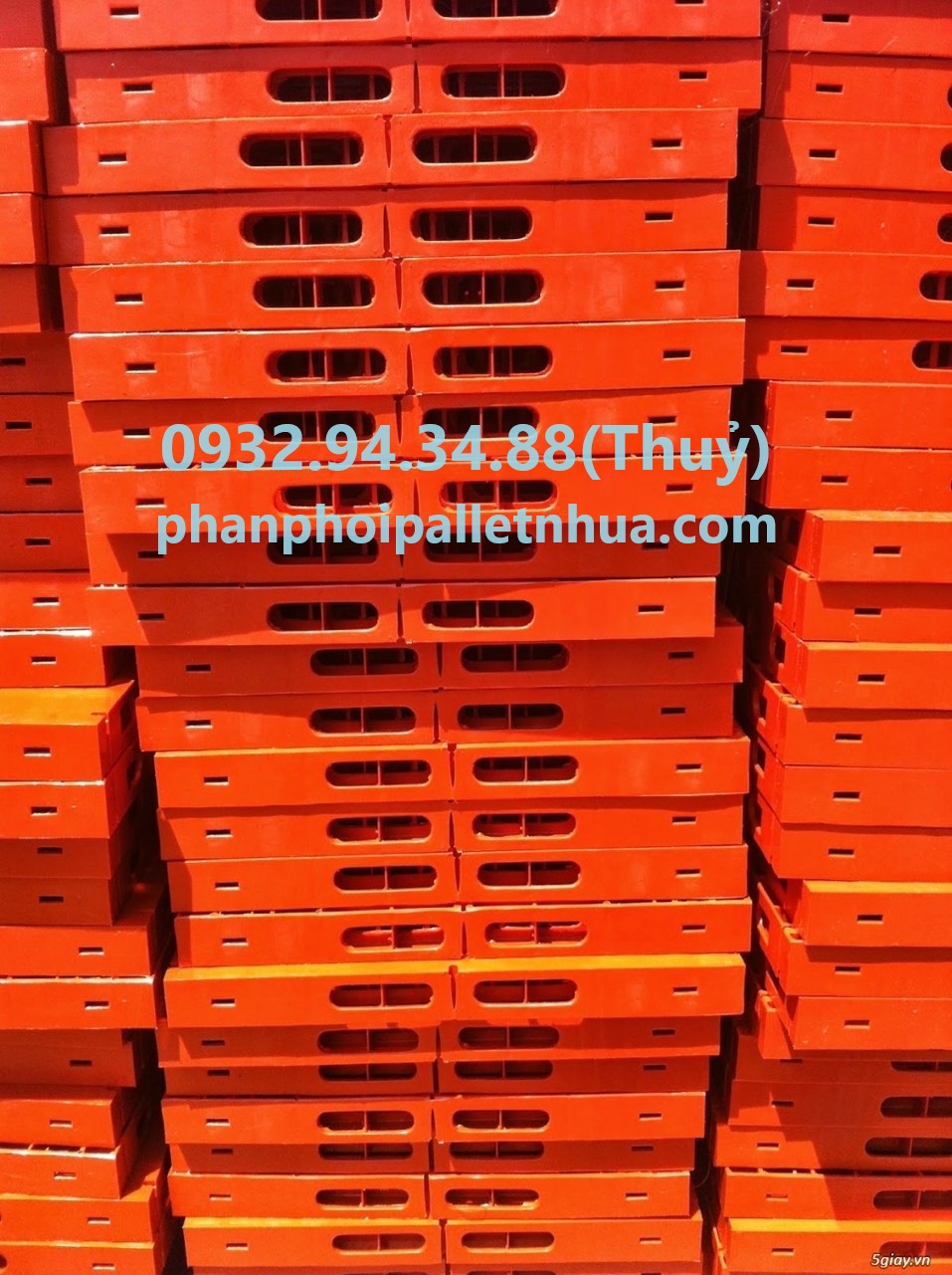 địa chỉ bán pallet nhựa chống tràn dầu uy tín giá rẻ