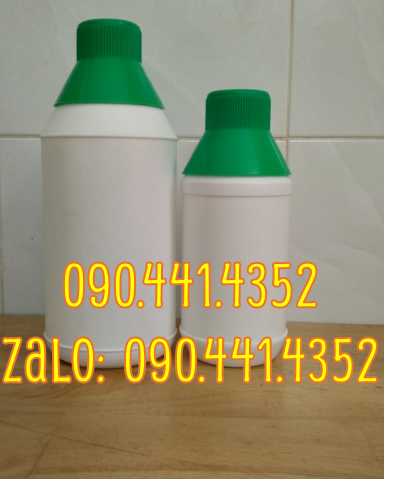 Chai nhựa 1 lít đựng dầu nhớt, chai nhựa 0.5 lít đựng phân bón,