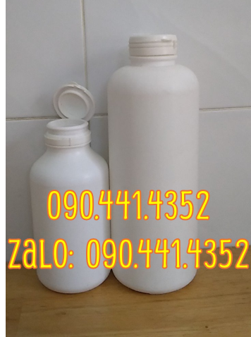 Chai nhựa 1 lít đựng dầu nhớt, chai nhựa 0.5 lít đựng phân bón,