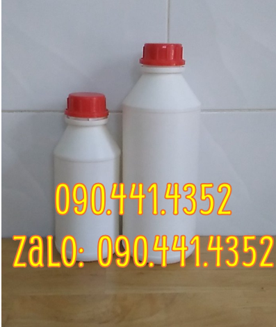 Chai nhựa 1 lít đựng dầu nhớt, chai nhựa 0.5 lít đựng phân bón,