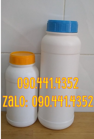 Chai nhựa 1 lít đựng dầu nhớt, chai nhựa 0.5 lít đựng phân bón,