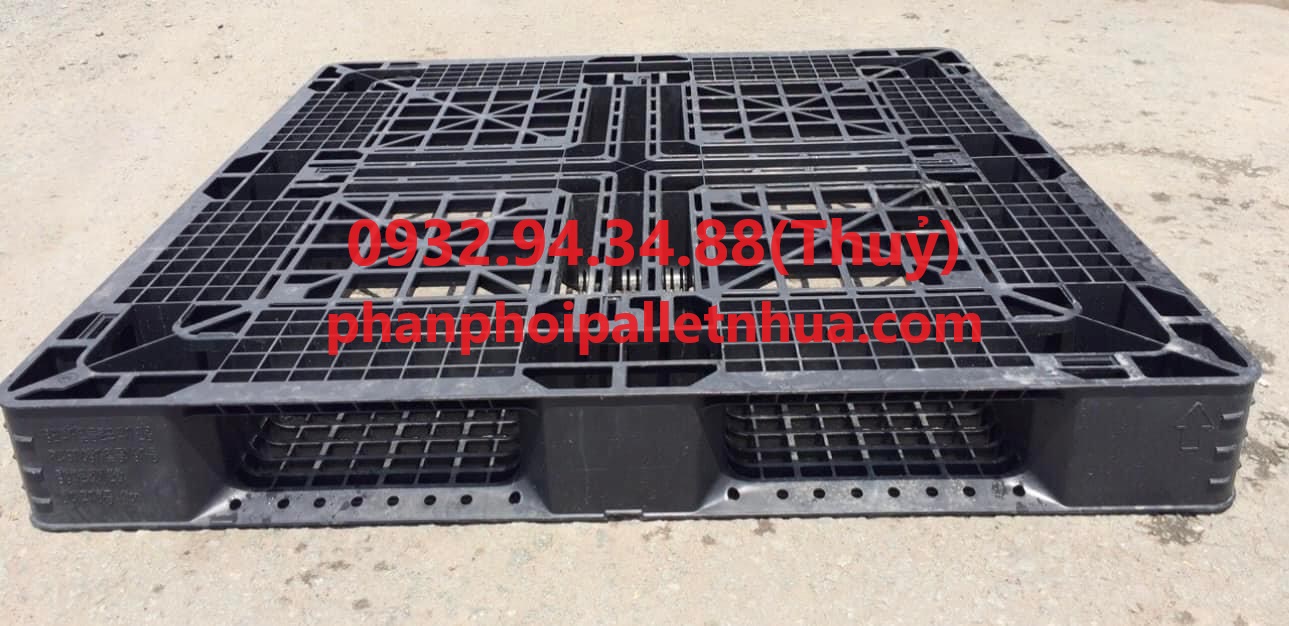 giá pallet nhựa cũ màu đen giá bao nhiêu tiền