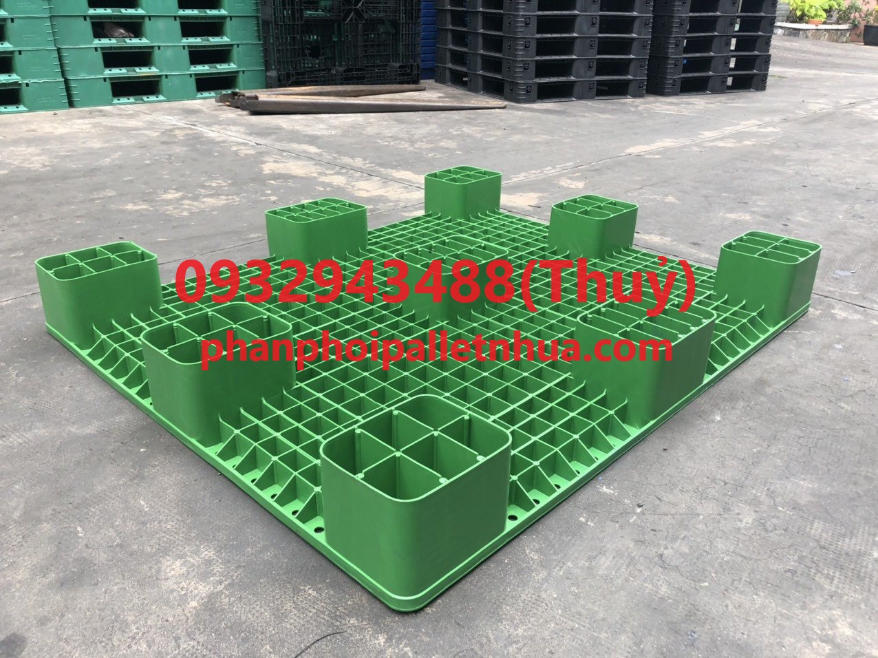 giá pallet nhựa cũ màu đen giá bao nhiêu tiền