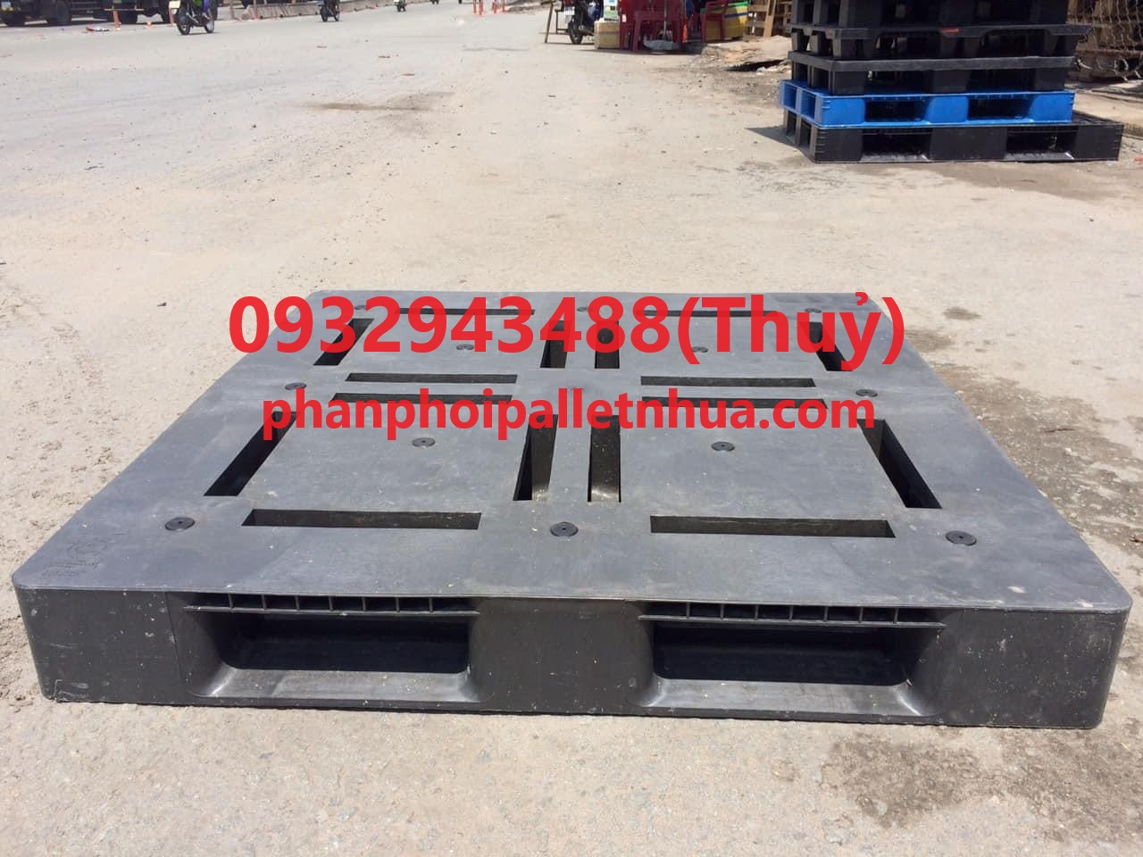 giá pallet nhựa cũ màu đen giá bao nhiêu tiền