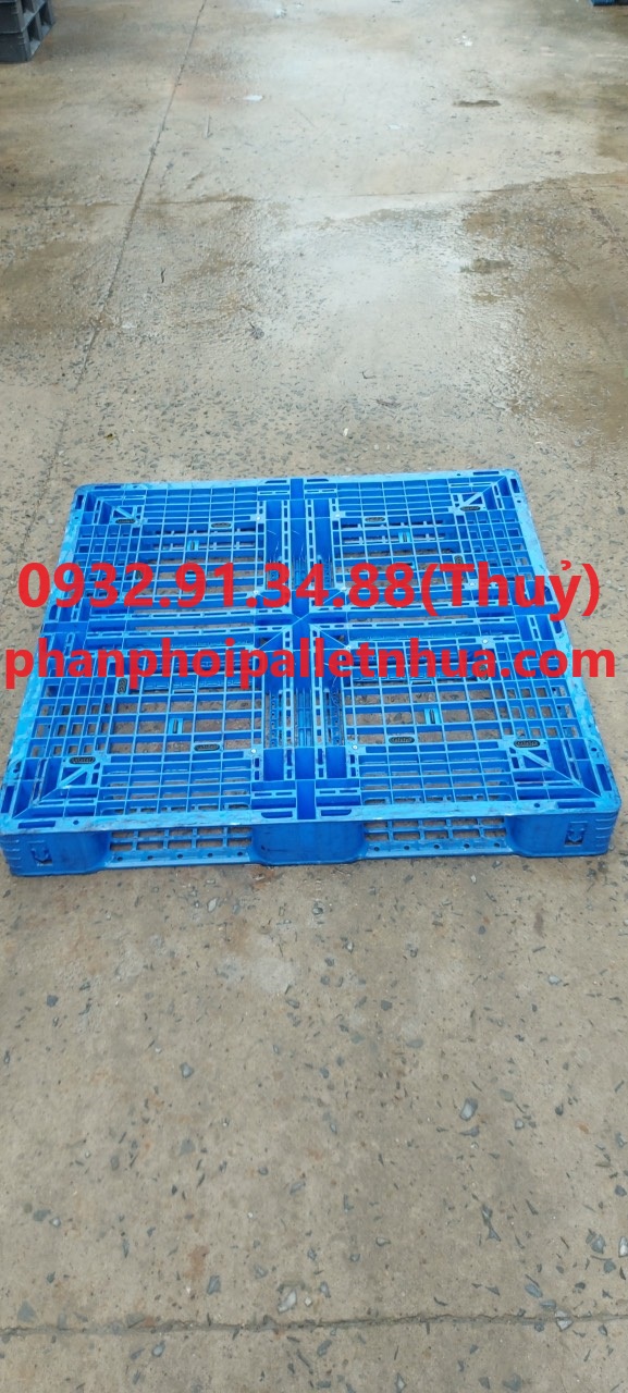 vật liệu pallet nhựa cũ dùng trong xây dựng