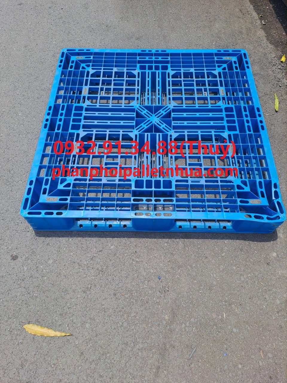 vật liệu pallet nhựa cũ dùng trong xây dựng